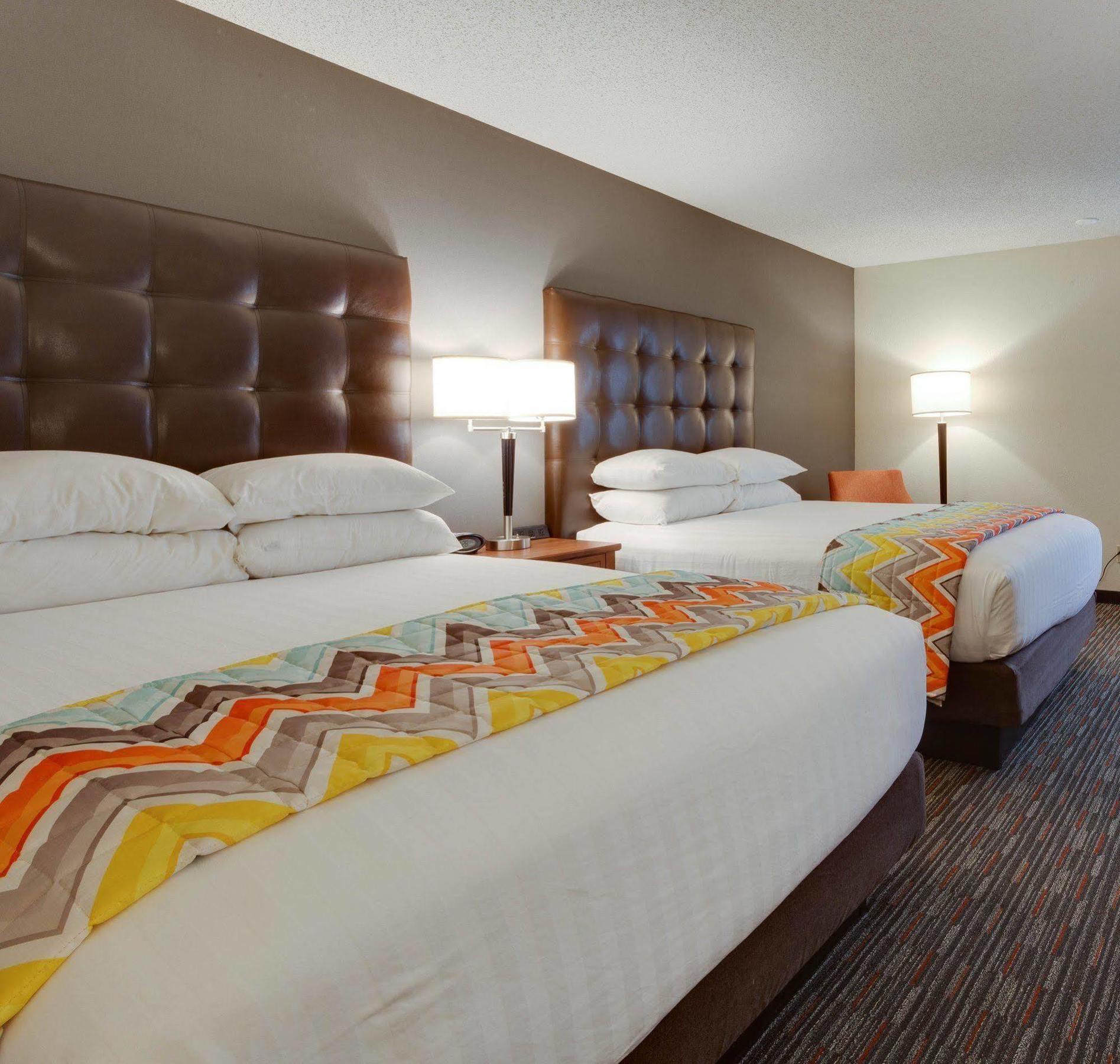 Drury Inn & Suites Columbia Stadium Boulevard מראה חיצוני תמונה