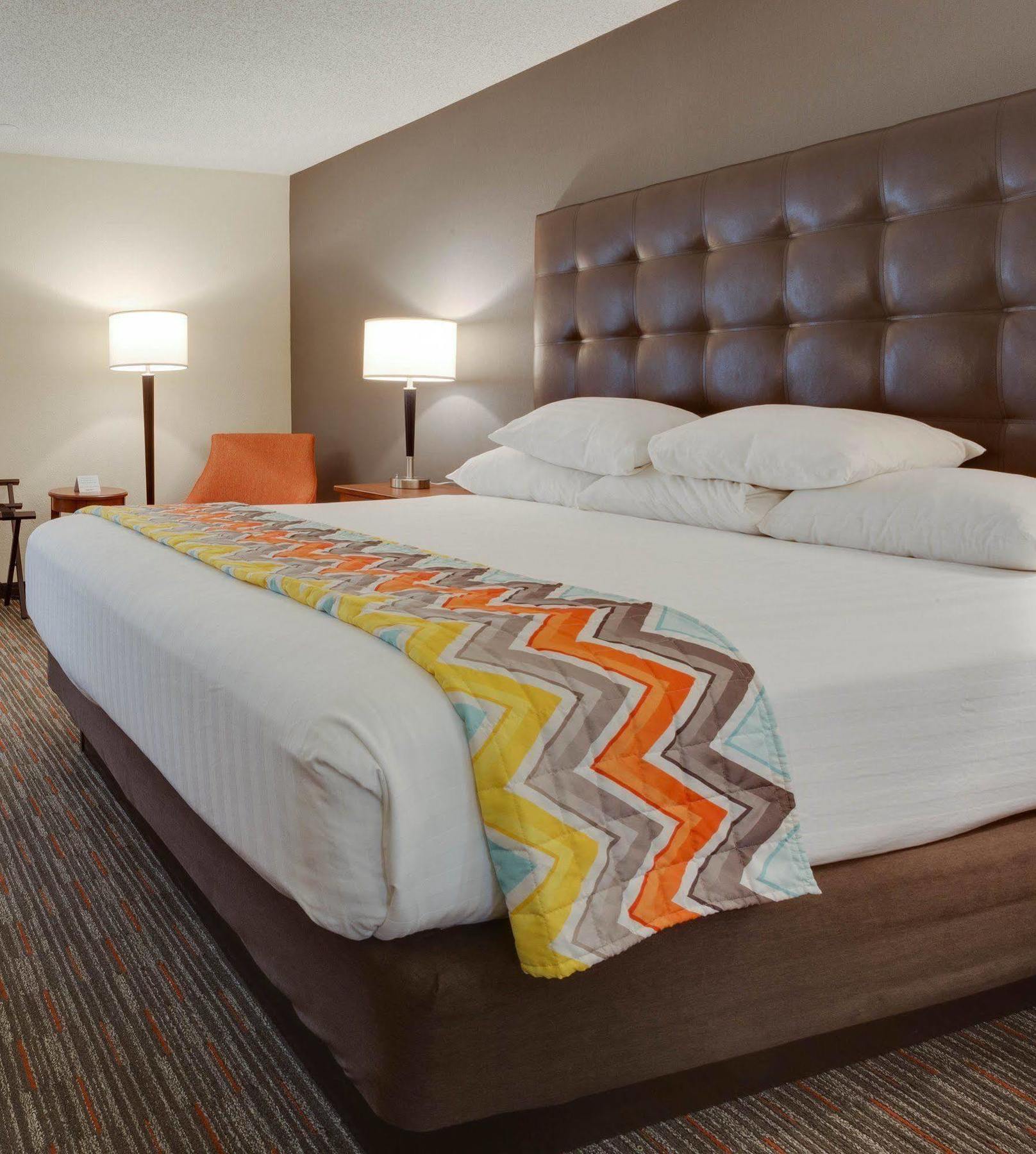 Drury Inn & Suites Columbia Stadium Boulevard מראה חיצוני תמונה